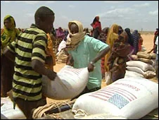 Somali'de mülteciler açlıkla savaşıyor
