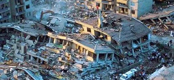 Tsunami Robinson adasına ulaştı
