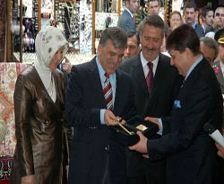 Abdullah Gül'e İzmir'de hediye yağmuru
