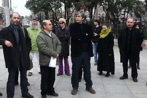 Açılımda sıra yazarlar ve spor adamlarında