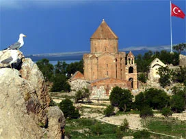 Akdamar Kilisesi'nde ibadet edilebilecek