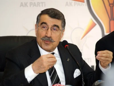 Aksu: Muhalefet trajik komedi oynuyor