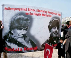Atatürk ve Lenin aynı pankartta