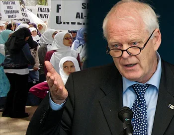Başörtüsünün yasaklanması kadını özgürleştirmez