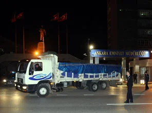 Bomba yüklü kamyonda şok detay