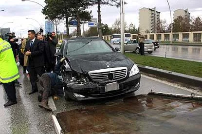 Bülent Arınç kazayı ucuz atlattı