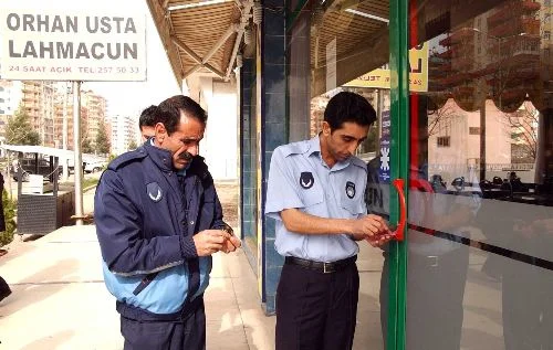 Diyarbakır'da işyerlerine mühür