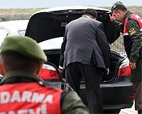 'Dur' ihtarına uymadı, jandarma ateş açtı