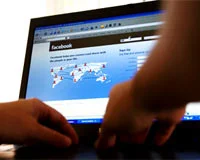 Facebook'ta 'hırsız şifre' alarmı