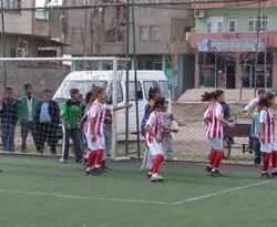 Haydi kızlar futbola