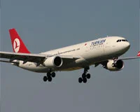 İki uçak acil iniş yaptı