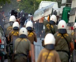 İrlanda polisi 'silahlanmak' istiyor