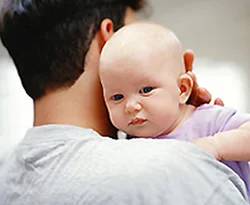 İsveç'te, 'babalık izni' tartışılıyor