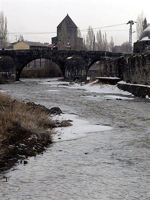 Kars çayı taştı
