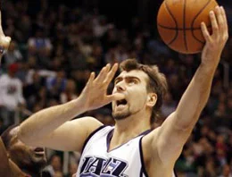 Mehmet Okur şov yaptı