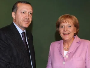 Merkel'den ilginç 'Türk Liseleri' tepkisi