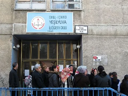 Okul yıkılana kadar eğitime devam