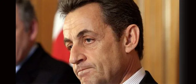 Sarkozy 2012'ye yaralı gidecek