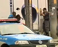 Sniper, saldırganı kafasından vurdu