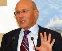 Talat: Kavgalardan arınmış Kıbrıs için adayım