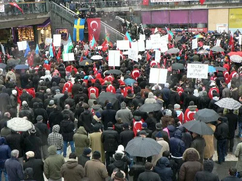 Türkler Stockholm'de tek yumruk oldu