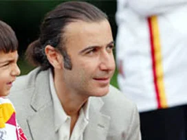 Üstünel derbiyi de seçimi de istiyor