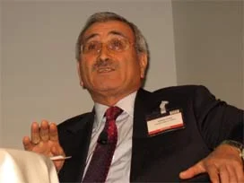 Yılmaz dudak oynattı...