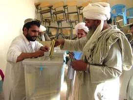 Afganistan seçim komisyonunda istifa