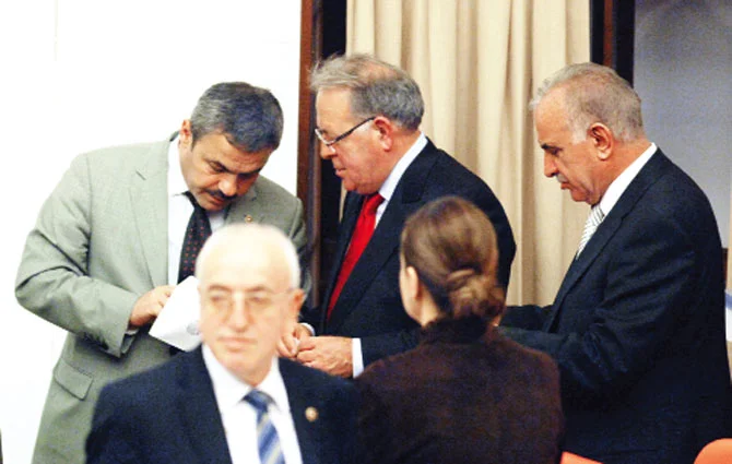 AK Parti'de vekilleri denetleyen sistem