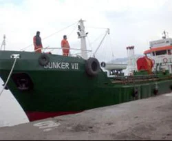 Akdeniz'e atık bırakan gemiye el konuldu
