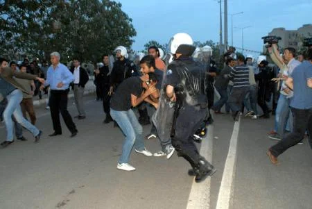 Bahar şenliğine öğrenci protestosu