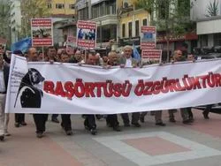 'Başörtüsüne özgürlük açılımı ne zaman?'