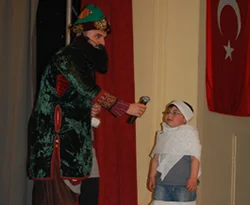 Çocuklar Hacivat'ı Robin Hood sandı