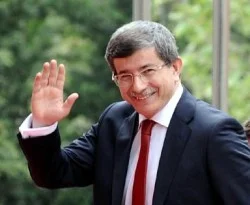 Davutoğlu: İran'a yaptırımlar doğru değil