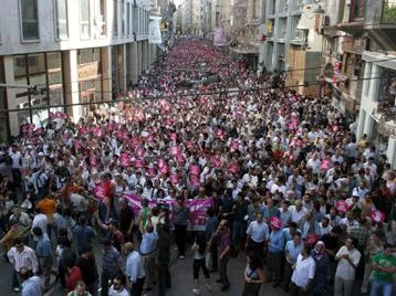E-Muhtıra Protesto Ediliyor