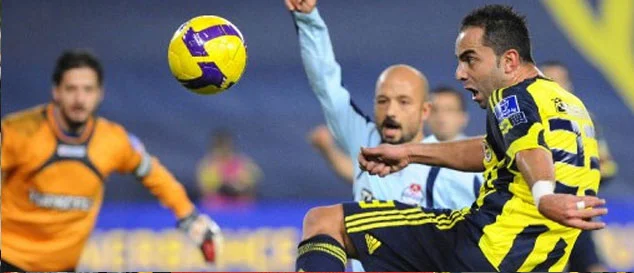 Fenerbahçe zirve yarışını bırakmadı