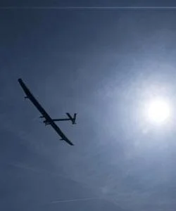 Güneş uçağı solar ilk uçuşu için havalandı