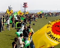 Hamburg'da 120 kilometrelik insan kuyruğu