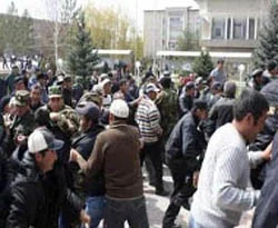 Kırgızistan'da geçici hükümet kuruldu ama çatışmalar sürüyor
