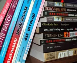 Kitap fuarında bandrolsüz kitap