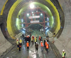 Marmaray'da deniz ve kara tüneli birleşti