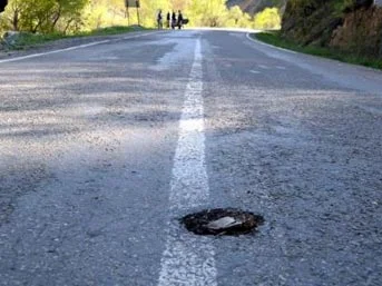 Mayının üzerinden yüzlerce araç geçti