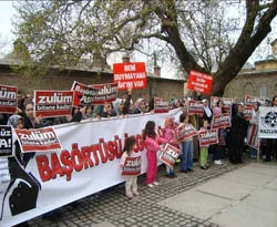 Mazlumder, başörtüsü için toplandı