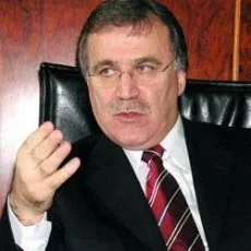 Mehmet Ali Şahin: Duvarları yıkmalıyız