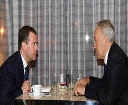 Nazarbayev, Medvedev ile görüştü
