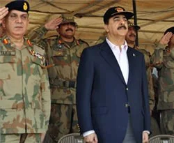 Pakistan, anayasadan darbe izlerini siliyor