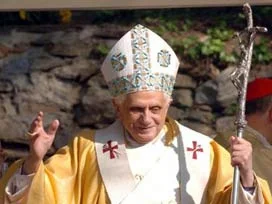 Papa'ya taciz eleştirisi