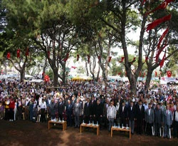 Peygamber sevgisi 10 bin kişi topladı