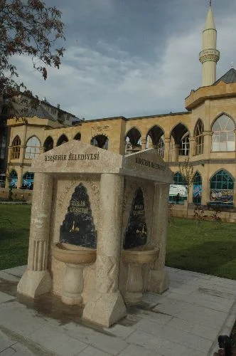 Polisten âşıklara çeşme
