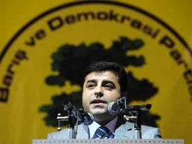 'Tankların önünde duracağız'